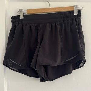 Lululemon hotty hot mid rise shorts size 8
